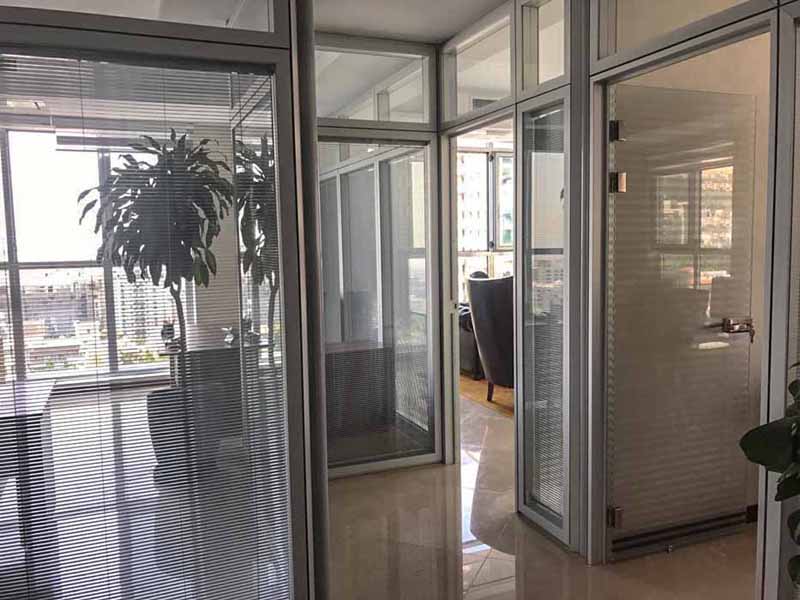 پارتیشن دو جداره شیشه ای